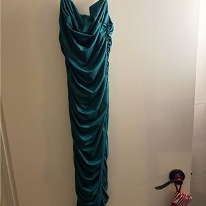 YOU'RE MY TYPE
RUCHED BODYCON MIDI DRESS IN GREEN - OH POLLY